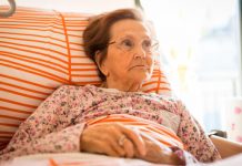 “Ljudi u staračkom domu plaču, smrde i slinave, a ovako umiru: Radeći tamo, naučio sam 7 važnih stvari” “Ljudi u staračkom domu plaču, smrde i slinave, a ovako umiru: Radeći tamo, naučio sam 7 važnih stvari” - featured image