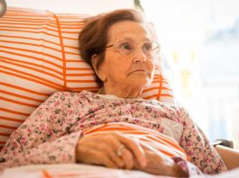 “Ljudi u staračkom domu plaču, smrde i slinave, a ovako umiru: Radeći tamo, naučio sam 7 važnih stvari” “Ljudi u staračkom domu plaču, smrde i slinave, a ovako umiru: Radeći tamo, naučio sam 7 važnih stvari” - featured image