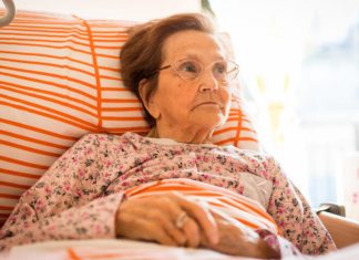 “Ljudi u staračkom domu plaču, smrde i slinave, a ovako umiru: Radeći tamo, naučio sam 7 važnih stvari” “Ljudi u staračkom domu plaču, smrde i slinave, a ovako umiru: Radeći tamo, naučio sam 7 važnih stvari” - featured image