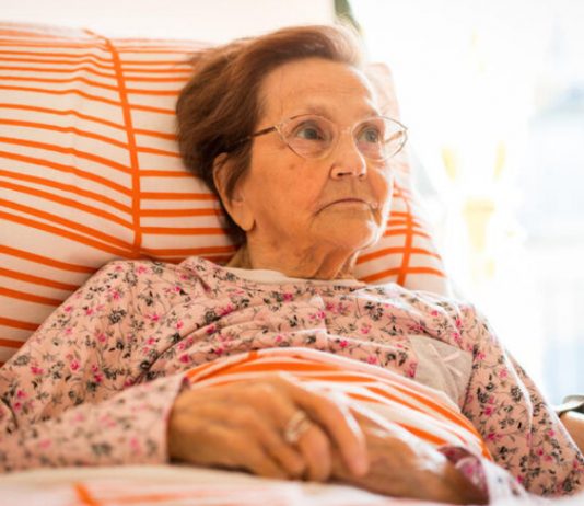 “Ljudi u staračkom domu plaču, smrde i slinave, a ovako umiru: Radeći tamo, naučio sam 7 važnih stvari” “Ljudi u staračkom domu plaču, smrde i slinave, a ovako umiru: Radeći tamo, naučio sam 7 važnih stvari” - featured image