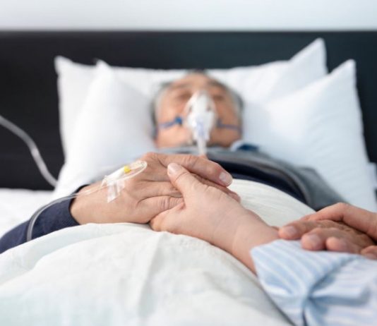 Pet stvari za kojima ljudi žale na samrtnoj postelji: Svaka počinje sa “da sam barem”, a suštinu shvate pre sklapanja očiju Pet stvari za kojima ljudi žale na samrtnoj postelji: Svaka počinje sa “da sam barem”, a suštinu shvate pre sklapanja očiju - featured image