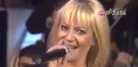 Harala je estradnom scenom 90-ih pa se povukla sa scene: Bila je ljubavnica, a onda se udala za 10 godina mlašeg oficira i u 42. godini rodila sina