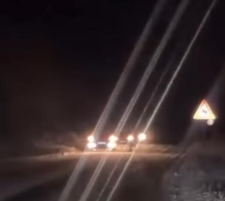 STRAVIČAN SNIMAK SA PUTEVA SRBIJE! Vozači izašli iz svojih vozila i u NEVERICI gledaju prizor: Sneg napravio haos širom zemlje! (VIDEO) STRAVIČAN SNIMAK SA PUTEVA SRBIJE! Vozači izašli iz svojih vozila i u NEVERICI gledaju prizor: Sneg napravio haos širom zemlje! (VIDEO) - featured image