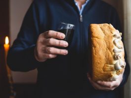 U Srbiji svi očevi prave ovu grešku kada predaju krsnu slavu: Otac Predrag Popović otkrio gde grešimo, a ovo se posebno odnosi na slavljenje Nikoljdana U Srbiji svi očevi prave ovu grešku kada predaju krsnu slavu: Otac Predrag Popović otkrio gde grešimo, a ovo se posebno odnosi na slavljenje Nikoljdana - featured image