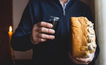 U Srbiji svi očevi prave ovu grešku kada predaju krsnu slavu: Otac Predrag Popović otkrio gde grešimo, a ovo se posebno odnosi na slavljenje Nikoljdana U Srbiji svi očevi prave ovu grešku kada predaju krsnu slavu: Otac Predrag Popović otkrio gde grešimo, a ovo se posebno odnosi na slavljenje Nikoljdana - featured image
