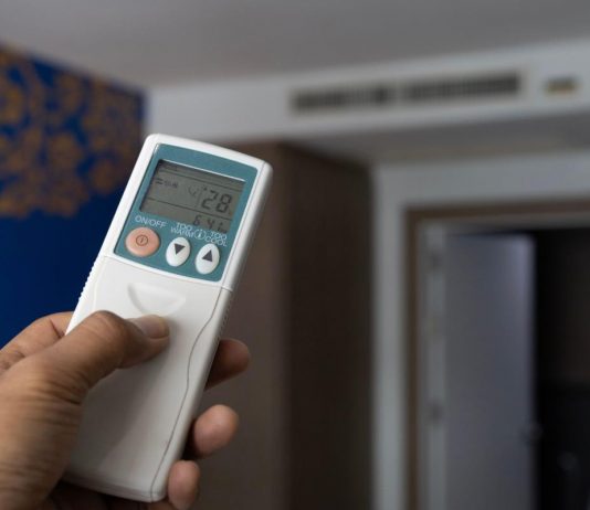 Beogradski majstor otkrio kako da podesite klimu tokom zime: Nije dovoljno samo pritisnuti dugme, ovo je caka Beogradski majstor otkrio kako da podesite klimu tokom zime: Nije dovoljno samo pritisnuti dugme, ovo je caka - featured image