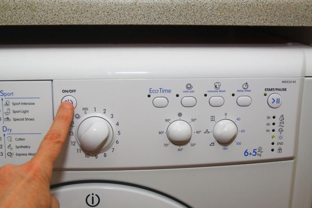 Zašto iskusne domaćice nikada ne koriste program brzog pranja: Zapamtite ovo za ceo život, sačuvaćete i veš i mašinu - featured image Zašto iskusne domaćice nikada ne koriste program brzog pranja: Zapamtite ovo za ceo život, sačuvaćete i veš i mašinu - featured image