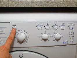 Zašto iskusne domaćice nikada ne koriste program brzog pranja: Zapamtite ovo za ceo život, sačuvaćete i veš i mašinu Zašto iskusne domaćice nikada ne koriste program brzog pranja: Zapamtite ovo za ceo život, sačuvaćete i veš i mašinu - featured image