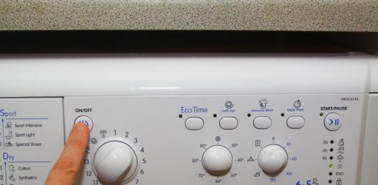 Zašto iskusne domaćice nikada ne koriste program brzog pranja: Zapamtite ovo za ceo život, sačuvaćete i veš i mašinu Zašto iskusne domaćice nikada ne koriste program brzog pranja: Zapamtite ovo za ceo život, sačuvaćete i veš i mašinu - featured image