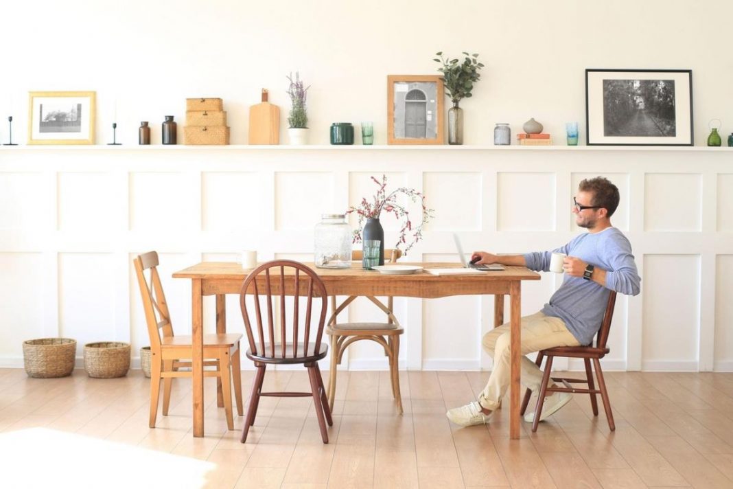 Veruje se da je jedan ukras na vašem stolu razlog gubitka novca: Hitno ga uklonite i otarasite se bede - featured image Veruje se da je jedan ukras na vašem stolu razlog gubitka novca: Hitno ga uklonite i otarasite se bede - featured image