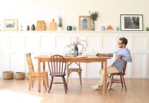 Veruje se da je jedan ukras na vašem stolu razlog gubitka novca: Hitno ga uklonite i otarasite se bede Veruje se da je jedan ukras na vašem stolu razlog gubitka novca: Hitno ga uklonite i otarasite se bede - featured image