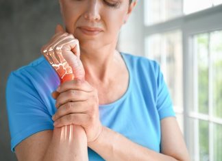 Pet saveta za jačanje kostiju: Kako sprečiti osteoporozu i gubitak koštane mase Pet saveta za jačanje kostiju: Kako sprečiti osteoporozu i gubitak koštane mase - featured image