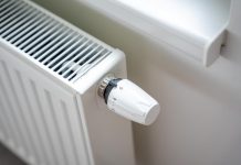 Trik od par minuta: Inženjer iz toplane otkrio kako da vam radijatori budu topliji, a račun za struju manji Trik od par minuta: Inženjer iz toplane otkrio kako da vam radijatori budu topliji, a račun za struju manji - featured image