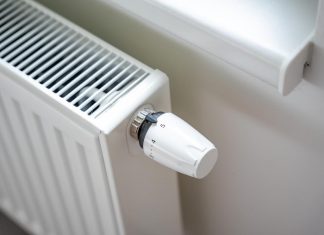 Trik od par minuta: Inženjer iz toplane otkrio kako da vam radijatori budu topliji, a račun za struju manji Trik od par minuta: Inženjer iz toplane otkrio kako da vam radijatori budu topliji, a račun za struju manji - featured image