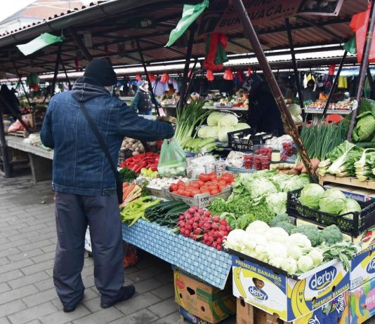 “Kako ih, bre, nije sramota” Otkrivena nova prevara na pijacama: Isto se dešava i u marketima – “Tako rade i kada se kupuju jagode, užas” "Kako ih, bre, nije sramota" Otkrivena nova prevara na pijacama: Isto se dešava i u marketima - "Tako rade i kada se kupuju jagode, užas" - featured image