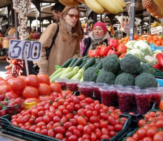 OVO JE NAJOPASNIJE POVRĆE KOJE MOŽETE KUPITI NA PIJACI: U njemu ima NAJVIŠE PESTICIDA, a smatra se i “BAKSUZNIM” OVO JE NAJOPASNIJE POVRĆE KOJE MOŽETE KUPITI NA PIJACI: U njemu ima NAJVIŠE PESTICIDA, a smatra se i "BAKSUZNIM" - featured image