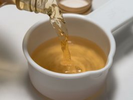 Jabukovo sirće je najbolji čuvar zdravlja, a niko ne zna da ga koristi pravilno: Evo kada i kako treba da se pije Jabukovo sirće je najbolji čuvar zdravlja, a niko ne zna da ga koristi pravilno: Evo kada i kako treba da se pije - featured image