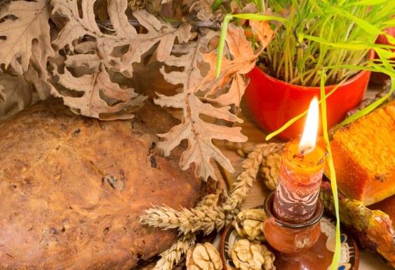 14. januara slavimo Mali Božić: Zašto se uzima kašika meda i šta treba ispoštovati za zdravlje i sreću porodice! - featured image 14. januara slavimo Mali Božić: Zašto se uzima kašika meda i šta treba ispoštovati za zdravlje i sreću porodice! - featured image