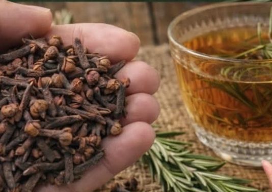 Ruzmarin i klinčić: tajna koju vam rijetko ko otkrije – zahvalit ćete kasnije Ruzmarin i klinčić: tajna koju vam rijetko ko otkrije – zahvalit ćete kasnije - featured image