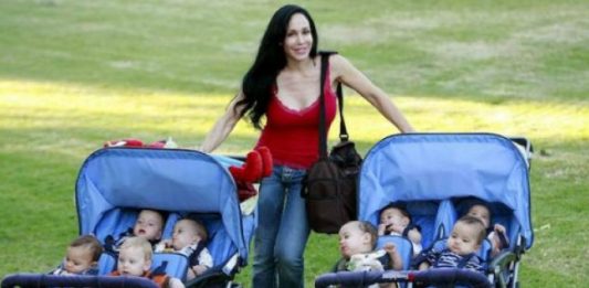 PRIJE DESET GODINA ONA JE RODILA OSMORKE, DOKTOR ZBOG NJE IZGUBIO LICENCU: A evo kako ona i njena djeca DANAS IZGLEDAJU! (FOTO) PRIJE DESET GODINA ONA JE RODILA OSMORKE, DOKTOR ZBOG NJE IZGUBIO LICENCU: A evo kako ona i njena djeca DANAS IZGLEDAJU! (FOTO) - featured image