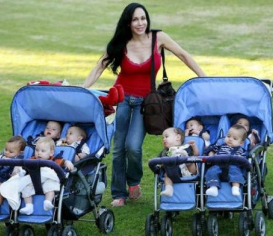 PRIJE DESET GODINA ONA JE RODILA OSMORKE, DOKTOR ZBOG NJE IZGUBIO LICENCU: A evo kako ona i njena djeca DANAS IZGLEDAJU! (FOTO) PRIJE DESET GODINA ONA JE RODILA OSMORKE, DOKTOR ZBOG NJE IZGUBIO LICENCU: A evo kako ona i njena djeca DANAS IZGLEDAJU! (FOTO) - featured image