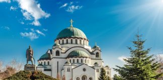 Katolkinja prvi put ušla u Hram Svetog Save, pa snimila šta je tamo doživela: Njena šok reakcija posebno zapanjila Srbe (VIDEO) Katolkinja prvi put ušla u Hram Svetog Save, pa snimila šta je tamo doživela: Njena reakcija posebno zapanjila Srbe (VIDEO) - featured image