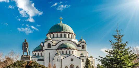 Katolkinja prvi put ušla u Hram Svetog Save, pa snimila šta je tamo doživela: Njena šok reakcija posebno zapanjila Srbe (VIDEO) Katolkinja prvi put ušla u Hram Svetog Save, pa snimila šta je tamo doživela: Njena reakcija posebno zapanjila Srbe (VIDEO) - featured image