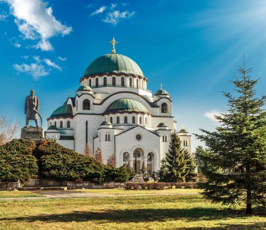 Katolkinja prvi put ušla u Hram Svetog Save, pa snimila šta je tamo doživela: Njena šok reakcija posebno zapanjila Srbe (VIDEO) Katolkinja prvi put ušla u Hram Svetog Save, pa snimila šta je tamo doživela: Njena reakcija posebno zapanjila Srbe (VIDEO) - featured image