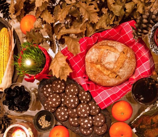 Kako da napravite božićnu česnicu? Novčić za sreću, grančica za zdravlje, pasulj za duhovni mir Kako da napravite božićnu česnicu? Novčić za sreću, grančica za zdravlje, pasulj za duhovni mir - featured image