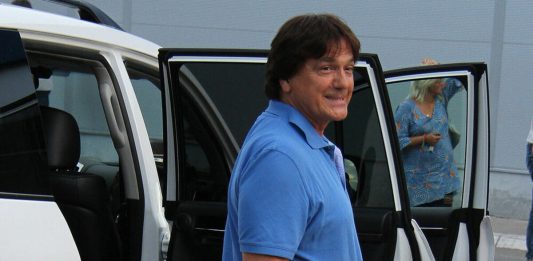 OVO JE BIO JEDINI ESTRADNI SUKOB ZDRAVKA ČOLIĆA! 4 decenije vladao RAT između njih, a ovo je bio OKIDAČ OVO JE BIO JEDINI ESTRADNI SUKOB ZDRAVKA ČOLIĆA! 4 decenije vladao RAT između njih, a ovo je bio OKIDAČ - featured image