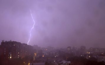 Strašno nevreme stiže u Srbiju, olujni udari biće oko 120 km/h: Jedan grad najugroženiji, prete mu orkanski udari! Strašno nevreme stiže u Srbiju, olujni udari biće oko 120 km/h: Jedan grad najugroženiji, prete mu orkanski udari! - featured image