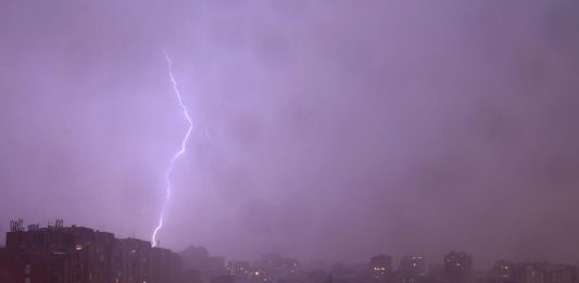 Strašno nevreme stiže u Srbiju, olujni udari biće oko 120 km/h: Jedan grad najugroženiji, prete mu orkanski udari! Strašno nevreme stiže u Srbiju, olujni udari biće oko 120 km/h: Jedan grad najugroženiji, prete mu orkanski udari! - featured image