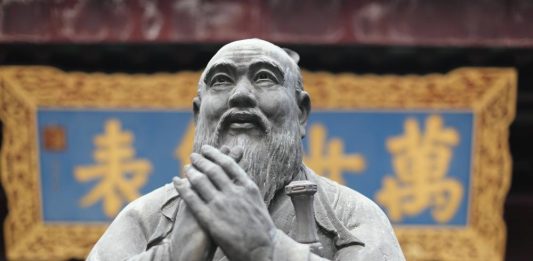 5 nesumnjivih znakova da je neka osoba pokvarena u duši: Konfučijev citat kaže sve 5 nesumnjivih znakova da je neka osoba pokvarena u duši: Konfučijev citat kaže sve - featured image