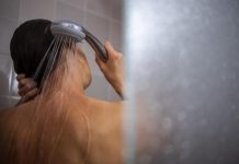 Koliko često treba da se tuširamo? Naučnici otkrili da smo godinama bili u zabludi i razbili mitove Koliko često treba da se tuširamo? Naučnici otkrili da smo godinama bili u zabludi i razbili mitove - featured image