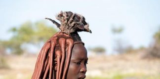 Devojčice maloletne stupaju u brak, žene se nude gostu u krevet kao poklon: Iza slike prelepog plemena krije se užasna priča Devojčice maloletne stupaju u brak, žene se nude gostu u krevet kao poklon: Iza slike prelepog plemena krije se užasna priča - featured image