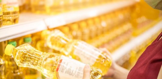 Ovo ulje štetnije je od šećera i masti zajedno: Pravi haos u telu, a stručnjaci objašnjavaju zašto je tako Ovo ulje štetnije je od šećera i masti zajedno: Pravi haos u telu, a stručnjaci objašnjavaju zašto je tako - featured image