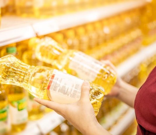 Ovo ulje štetnije je od šećera i masti zajedno: Pravi haos u telu, a stručnjaci objašnjavaju zašto je tako Ovo ulje štetnije je od šećera i masti zajedno: Pravi haos u telu, a stručnjaci objašnjavaju zašto je tako - featured image