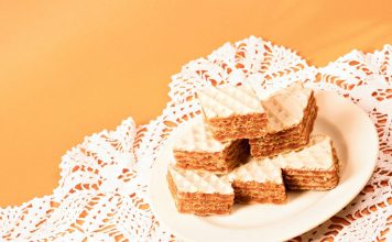 Starinska seljačka oblanda sa 4 sastojka: Topi se u ustima, savršena za svaku priliku – nema joj ravne – EVO RECEPTA Starinska seljačka oblanda sa 4 sastojka: Topi se u ustima, savršena za svaku priliku - nema joj ravne! - featured image