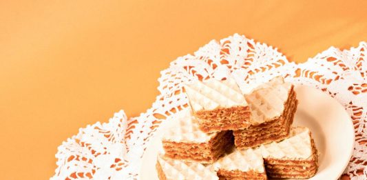 Starinska seljačka oblanda sa 4 sastojka: Topi se u ustima, savršena za svaku priliku – nema joj ravne – EVO RECEPTA Starinska seljačka oblanda sa 4 sastojka: Topi se u ustima, savršena za svaku priliku - nema joj ravne! - featured image