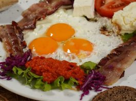 Holesterol se ne dobija od jaja i slanine, već od ove 2 stvari: Razaraju jetru i stvaraju masnoću Holesterol se ne dobija od jaja i slanine, već od ove 2 stvari: Razaraju jetru i stvaraju masnoću - featured image