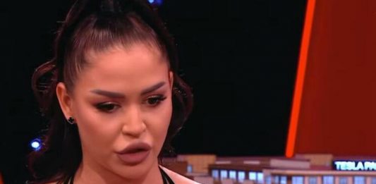 SKANDAL NA PINKU KAKAV SE NE PAMTI: Usred emisije napravila haos zbog pitanja, voditelj nije znao šta ga je snašlo SKANDAL NA PINKU KAKAV SE NE PAMTI: Usred emisije napravila haos zbog pitanja, voditelj nije znao šta ga je snašlo - featured image