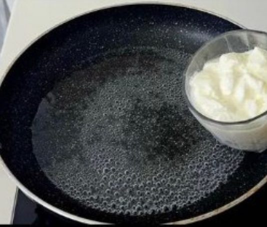 Samo sipajte JOGURT u kipuću vodu, dodajte brašno i ne morate ujutro ići u prodavnicu: Skoro NIKO za ovo ne zna! Samo sipajte JOGURT u kipuću vodu, dodajte brašno i ne morate ujutro ići u prodavnicu: Skoro NIKO za ovo ne zna! - featured image