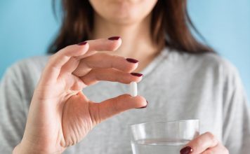 Da li protiv bolova popiti ibuprofen ili paracetamol? Farmaceut rešava večitu dilemu Da li protiv bolova popiti ibuprofen ili paracetamol? Farmaceut rešava večitu dilemu - featured image