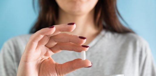 Da li protiv bolova popiti ibuprofen ili paracetamol? Farmaceut rešava večitu dilemu Da li protiv bolova popiti ibuprofen ili paracetamol? Farmaceut rešava večitu dilemu - featured image