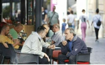 Evo kolika je penzija sa 15, a kolika sa 40 godina radnog staža? Evo kolika je penzija sa 15, a kolika sa 40 godina radnog staža? - featured image