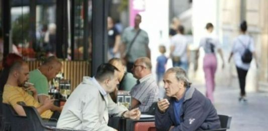 Evo kolika je penzija sa 15, a kolika sa 40 godina radnog staža? Evo kolika je penzija sa 15, a kolika sa 40 godina radnog staža? - featured image