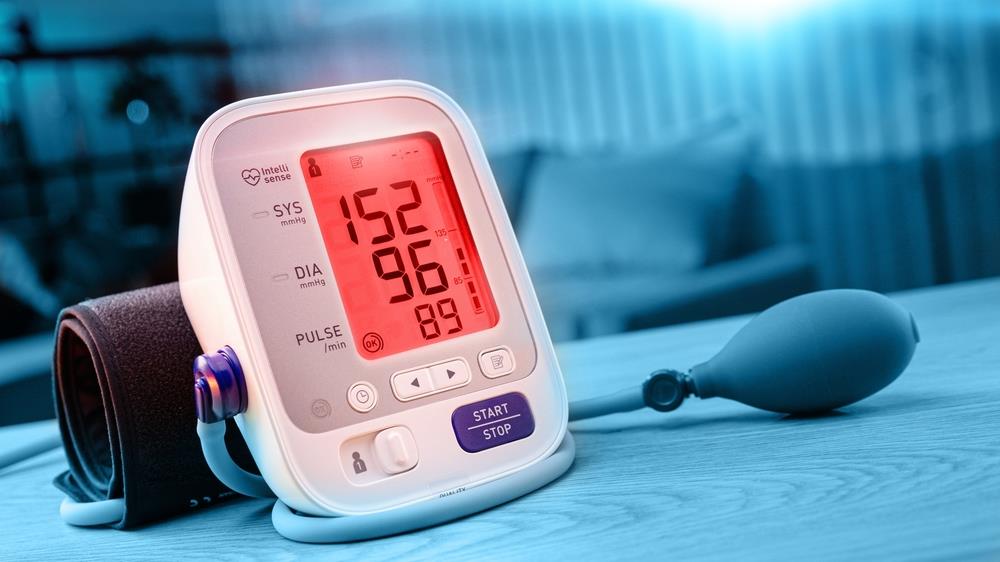 Kako prirodno sniziti visok krvni pritisak: 15 navika koje štite srce - featured image Kako prirodno sniziti visok krvni pritisak: 15 navika koje štite srce - featured image