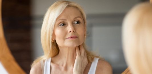 Kako da se rešite bora na vratu bez igle? Jednostavni prirodni trikovi koji stvarno pomažu Kako da se rešite bora na vratu bez igle? Jednostavni prirodni trikovi koji stvarno pomažu - featured image