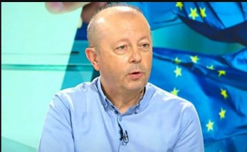 Ljudi misle da im je pao pritisak, a ustvari srce je stalo na trenutak: Srpski kardiolog otkrio šta prvo da uradite kad preskače i lupa Ljudi misle da im je pao pritisak, a ustvari srce je stalo na trenutak: Srpski kardiolog otkrio šta prvo da uradite kad preskače i lupa - featured image