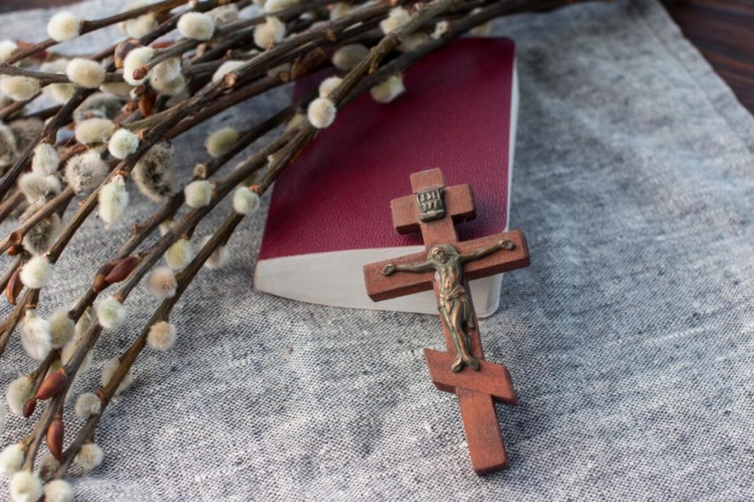 5 običaja i verovanja na Veliku subotu: Među njima je i – učini dobro delo i dobrim će ti se vratiti! - featured image 5 običaja i verovanja na Veliku subotu: Među njima je i – učini dobro delo i dobrim će ti se vratiti! - featured image